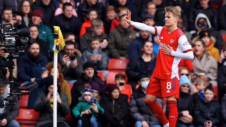 thang 3 2 watford arsenal sang cua du champions legue mua toi hinh 2