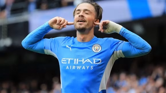 top 5 cau thu bi chat chem nhieu nhat premier league 2021 22 hinh 1