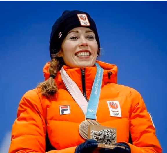 nhan sac xinh dep cua vdv truot bang toc do nguoi ha lan antoinette de jong hinh 2