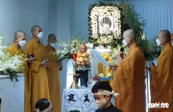 dong dao nghe si va khan gia den tien biet nsut thanh kim hue hinh 6