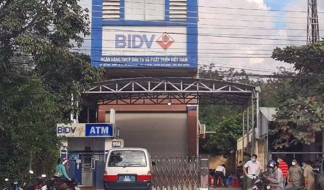 truy bat nghi pham cuop chi nhanh ngan hang o binh duong hinh 1