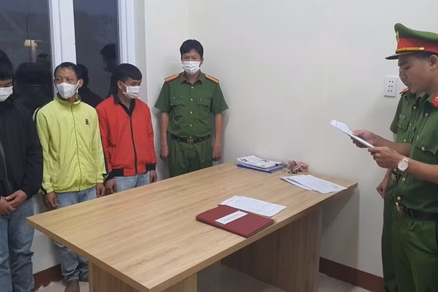 bat giu nhom doi tuong hon chien chem trong thuong nguoi khac hinh 1