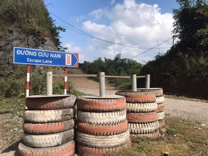 hang chuc mang nguoi thoat nguy nho duong cuu nan hinh 1