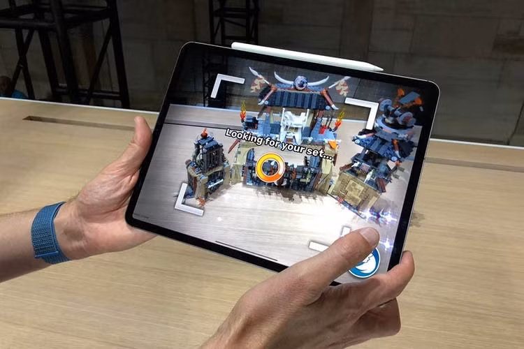apple co the se ra mat mot chiec ipad co kich thuoc lon len den 15 inch hinh 1