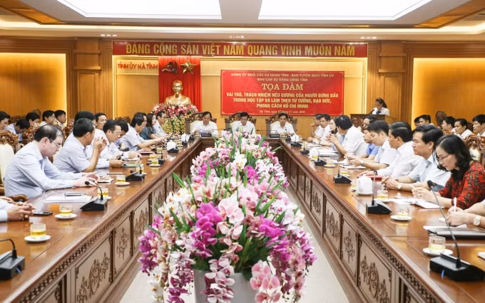 ky cuoi nang cao trach nhiem nguoi dung dau va co quan tham muu trong cong tac can bo hinh 1