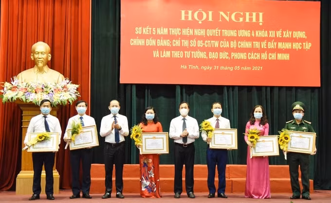 ky cuoi nang cao trach nhiem nguoi dung dau va co quan tham muu trong cong tac can bo hinh 3