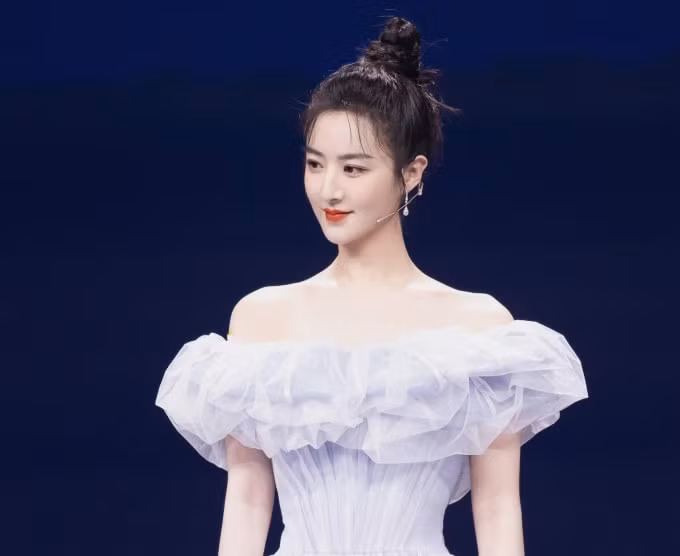 nu hoang livestream vi a bi phat 203 trieu usd vi tron thue hinh 1