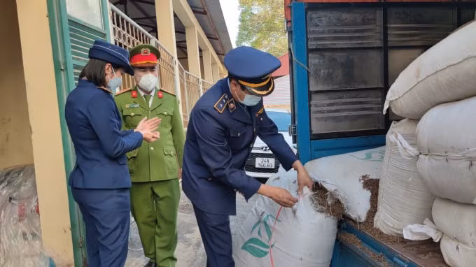 lao cai thu giu gan 2 tan duoc lieu khong ro nguon goc xu phat chu hang 90 trieu dong hinh 1