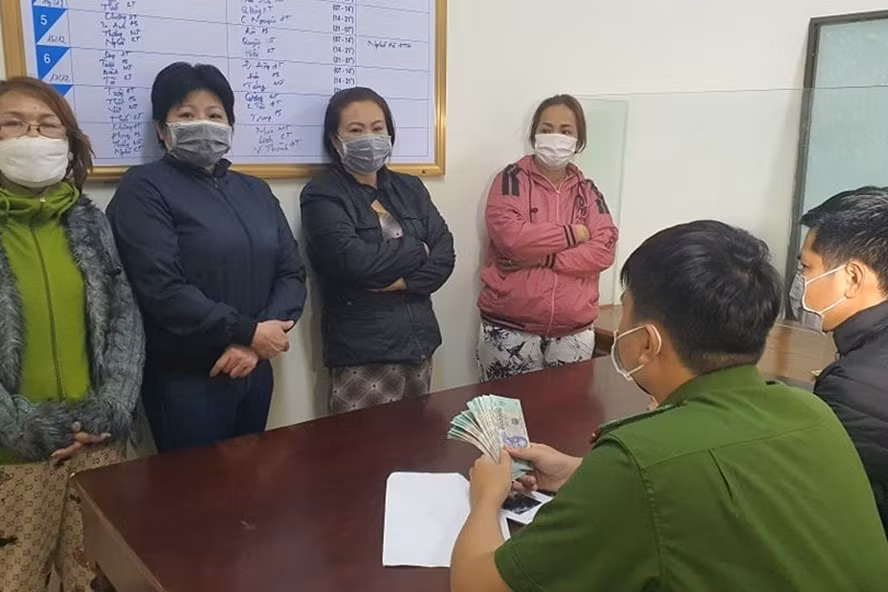 tam giu 4 doi tuong cam dau 4 tu diem hoat dong tin dung den hinh 1