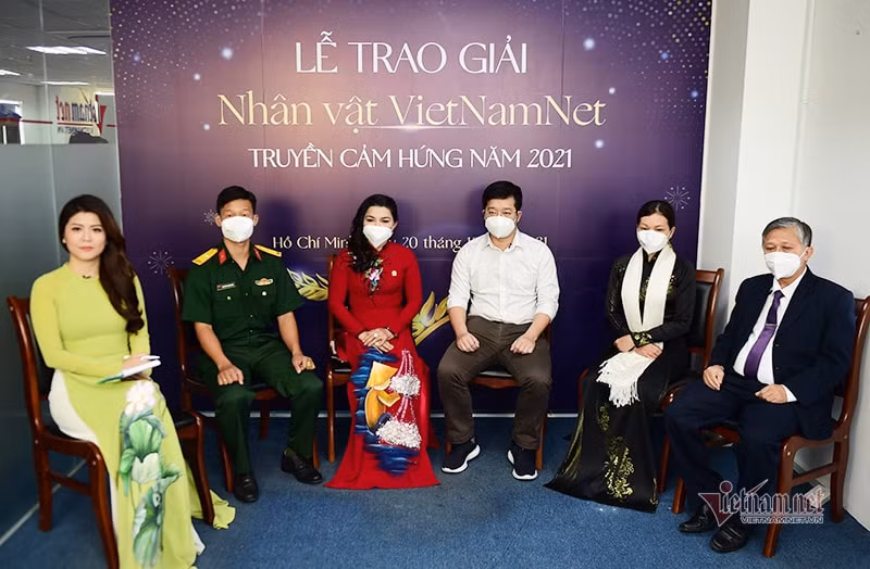 trao giai nhan vat vietnamnet truyen cam hung nam 2021 hinh 1