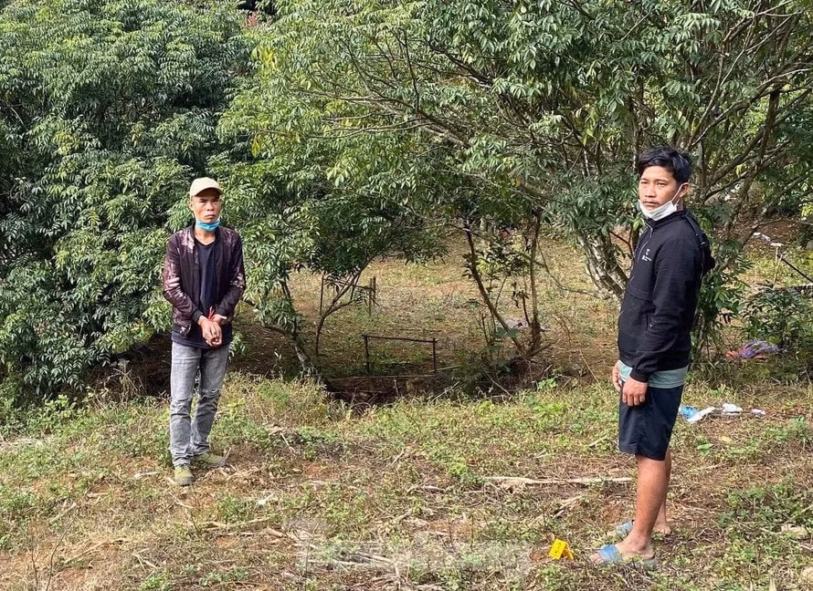 bat 2 doi tuong tran lot tien cua tai xe xe hang cho thong quan hinh 1