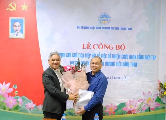 nha bao nguyen nam thang giu chuc tong bien tap tap chi doanh nghiep va thuong hieu nong thon hinh 1