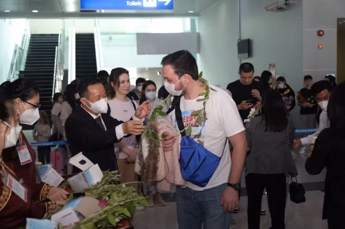 vinpearl lien tiep don khach quoc te ho chieu vaccine hinh 1