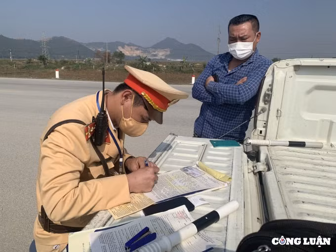 csgt manh tay dep binh doan xe vi pham sau phan anh cua bao nha bao va cong luan hinh 10