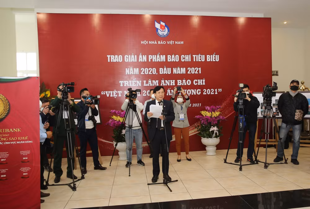ton vinh nhung nguoi lam bao dan than cong hien sang tao khong ngung hinh 2