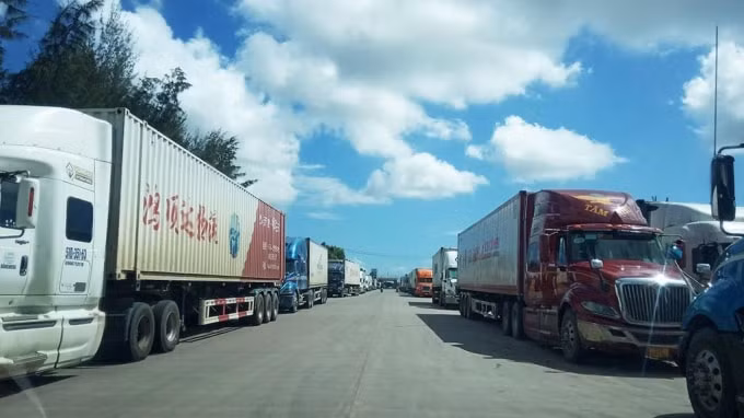 giai phong som nhat hon 5000 xe hang hoa xuat khau dang un tac tai cac cua khau hinh 1
