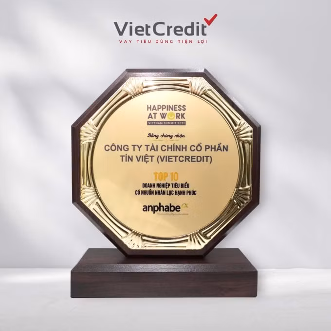 vietcredit duoc vinh danh top 10 doanh nghiep co nguon nhan luc hanh phuc hinh 1