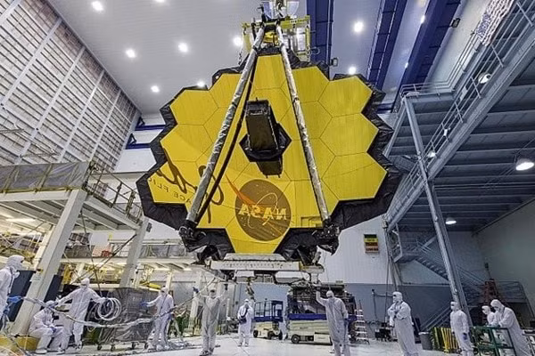 nasa phong kinh vien vong james webb lon nhat manh hon hubble 100 lan hinh 1