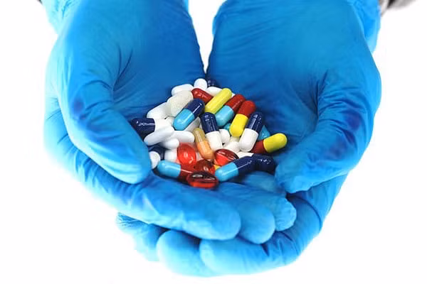 Thị trường dược phẩm là mảnh đất màu mỡ nên các doanh nghiệp đều không tiếc tiền chi cho quảng cáo. Ảnh minh hoạ.