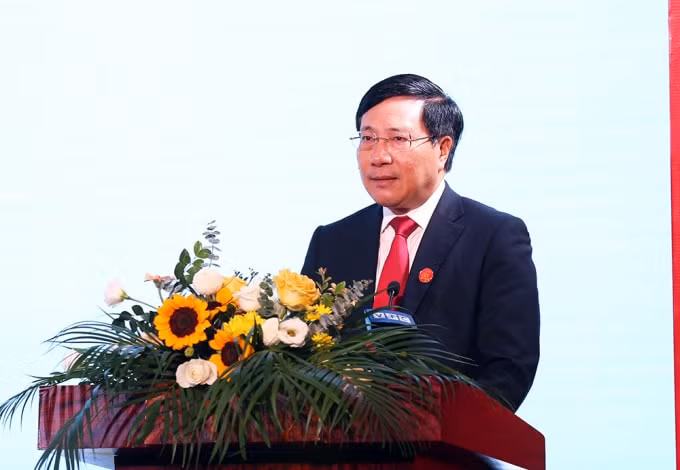 Phó Thủ tướng, Bộ trưởng Ngoại giao Phạm Bình Minh trình bày báo cáo tại Hội nghị. Ảnh: VGP