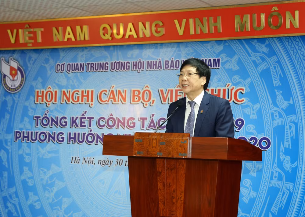 Đồng chí&nbsp;Hồ Quang Lợi, Phó Chủ tịch Thường trực Hội Nhà báo Việt Nam phát biểu tại Hội nghị. Ảnh: Sơn Hải