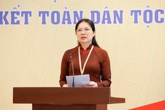Phó Chủ tịch - Tổng Thư ký Hà Thị Nga tiếp thu ý kiến của đại biểu tham dự Tổ thảo luận