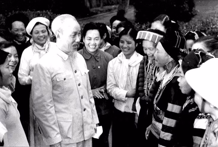 21085611pmtu-tuong-ho-chi-minh-2-17160444571561115428026.jpg