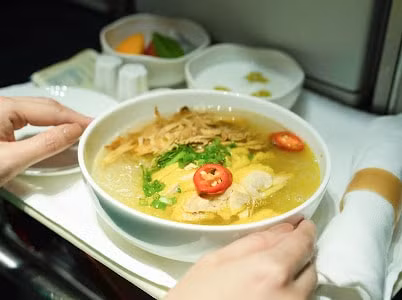 vietnam airlines phoi hop cung cac tinh thanh to chuc chuyen bay xong dat nam giap thin hinh 7
