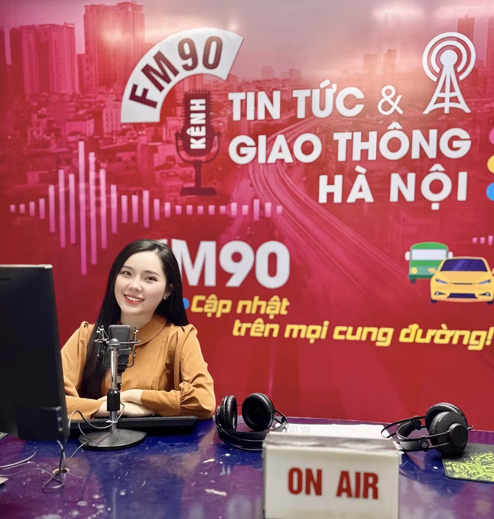 mc hong hanh de mc song duoc voi nghe la dieu khong de dang hinh 2
