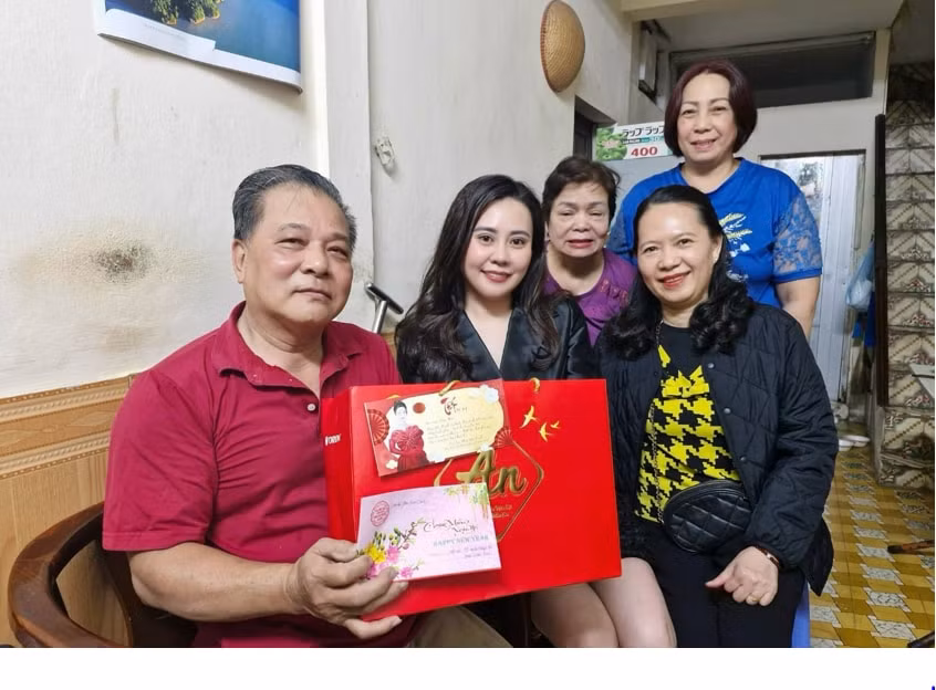 hoa hau phan kim oanh rang ngoi trong sac xuan giap thin 2024 hinh 2