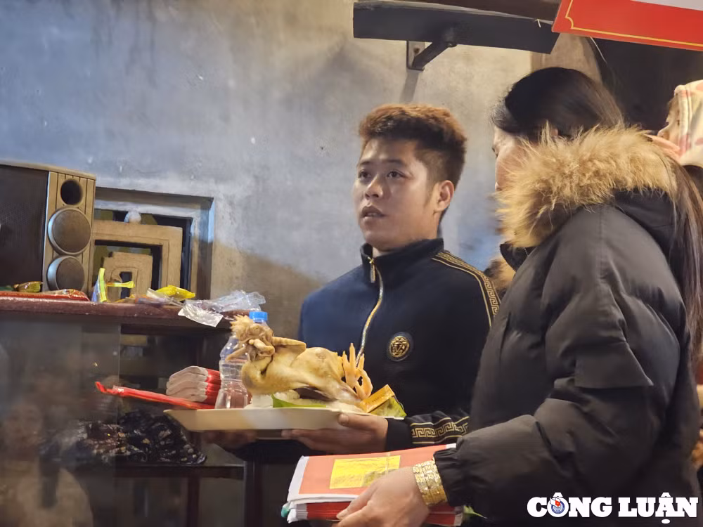 hang ngan nguoi dan pho bien ghe den doc cuoc dem giao thua hinh 2
