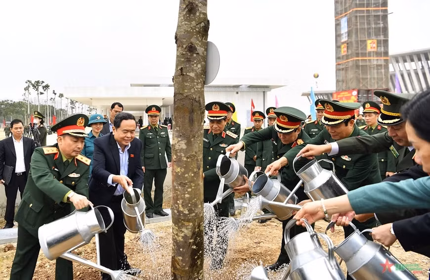bo quoc phong phat dong tet trong cay doi doi nho on bac ho xuan giap thin 2024 hinh 4