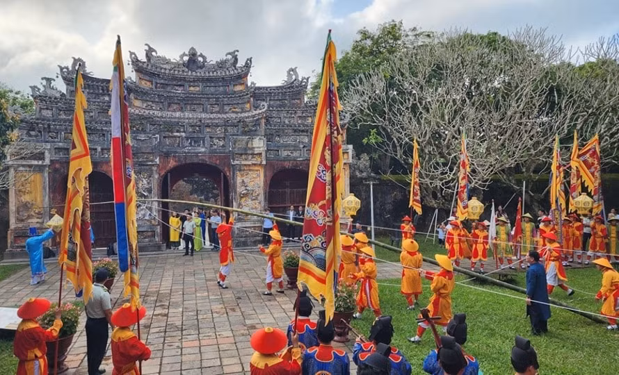 tai hien le ha neu le khai an cung chuc tan xuan trieu nguyen hinh 1