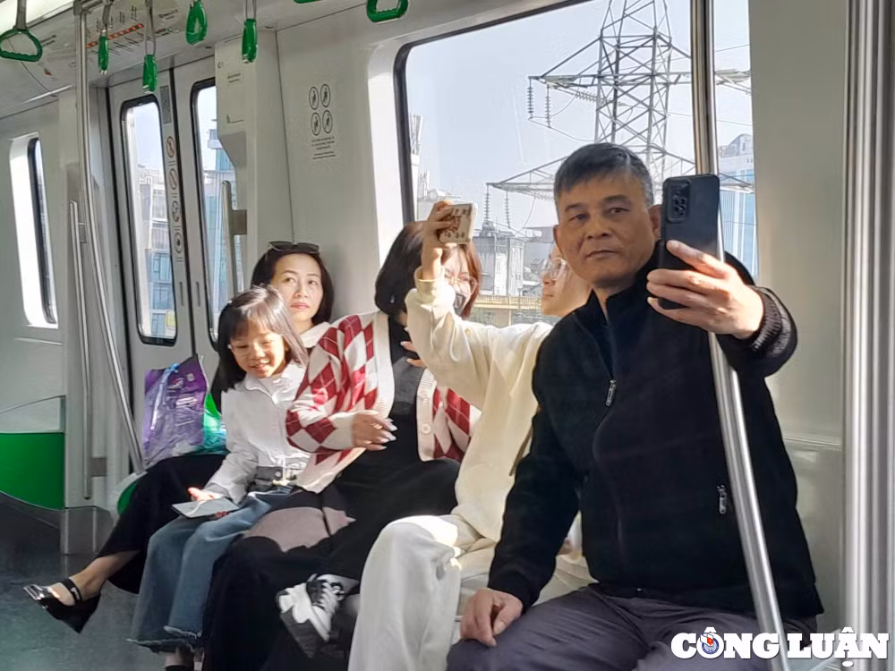 dong dao nguoi dan lua chon tau dien cat linh ha dong du xuan hinh 11