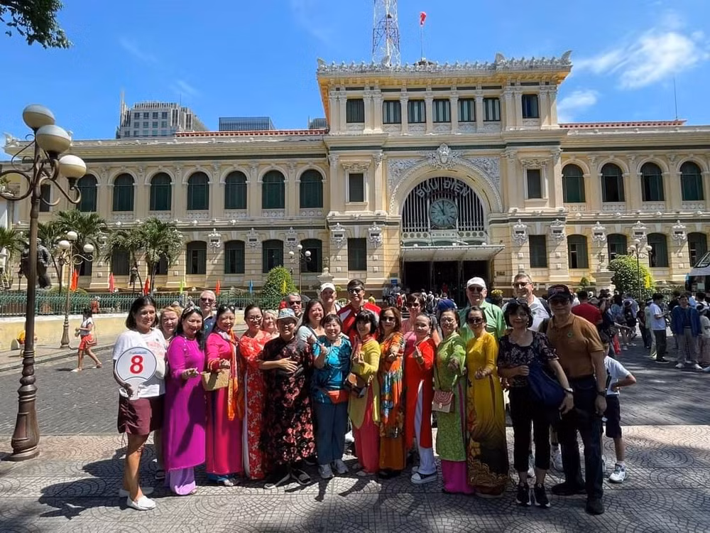 nhieu diem du lich phia nam nhon nhip du khach ngay mung 5 tet hinh 1