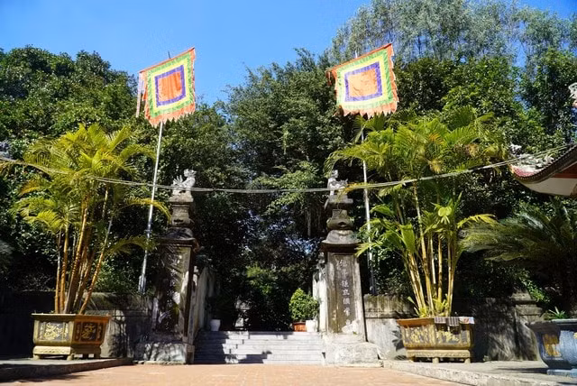 den tho che thang phu nhan nguyen thi bich chau va cau chuyen ve bac nu trung hao kiet hinh 4