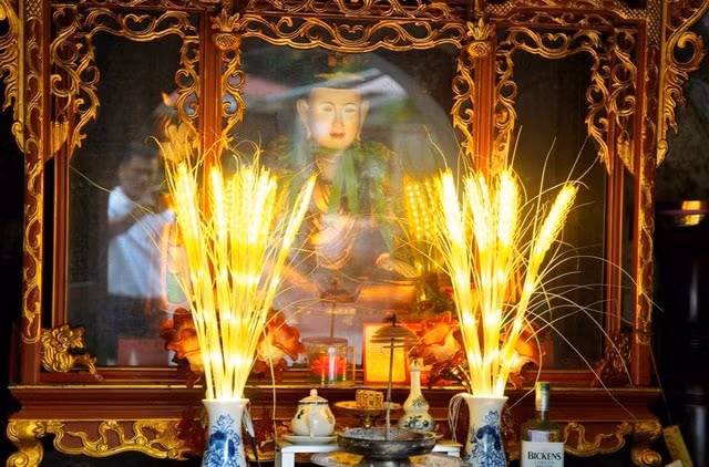 den tho che thang phu nhan nguyen thi bich chau va cau chuyen ve bac nu trung hao kiet hinh 8