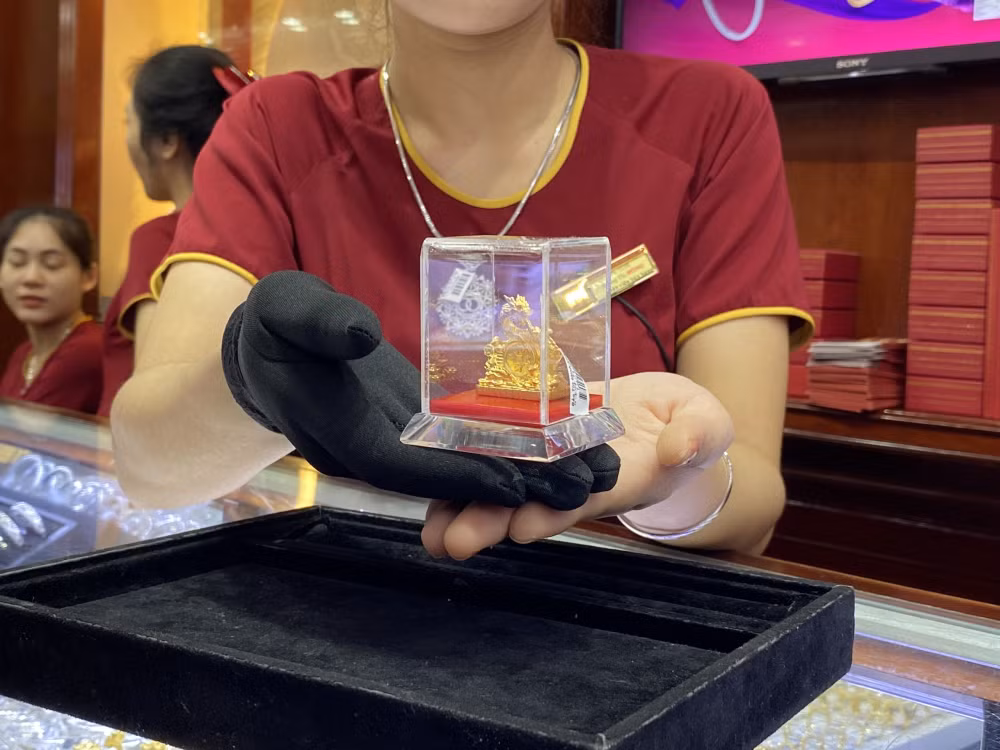 mua vang ngay than tai cau tai loc hay mua lo hinh 1