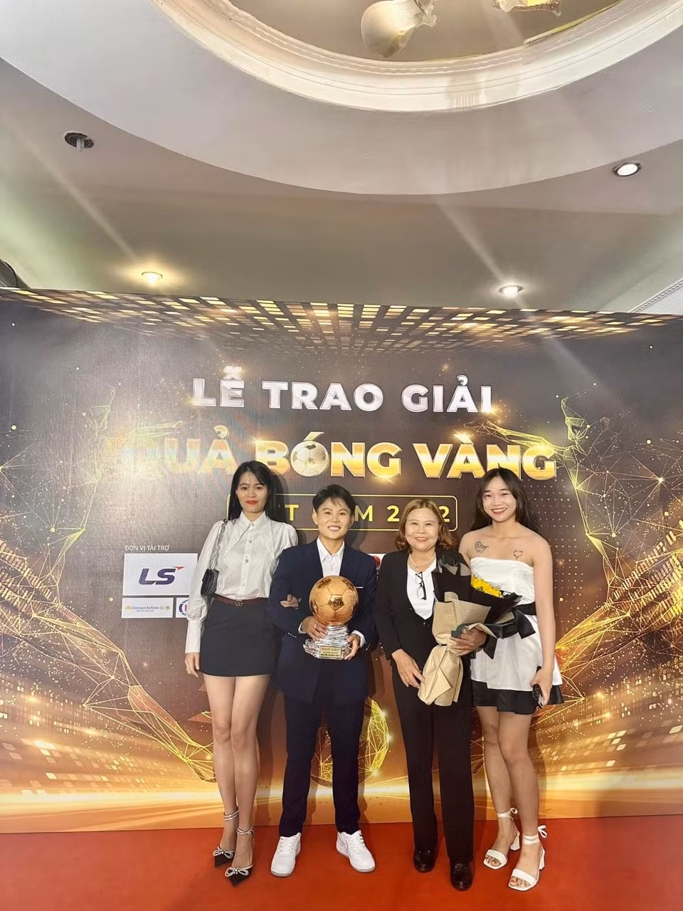 nu tuyen thu bong da nguyen thi bich thuy chi ben me la mua xuan thoi hinh 1