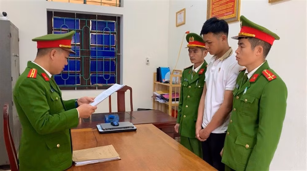 ha tinh khoi to doi tuong dam trong thuong canh sat giao thong hinh 1