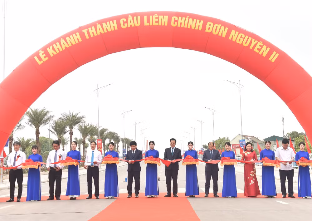 pho-thu-tuong-thuc-hien-nghi-thuc-khanh-thanh-cau-1746874992721590174559.jpg