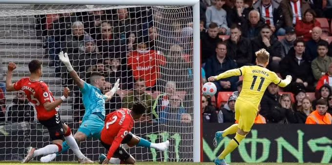 man united va arsenal cung thua tottenham vuot len o cuoc dua top 4 hinh 6