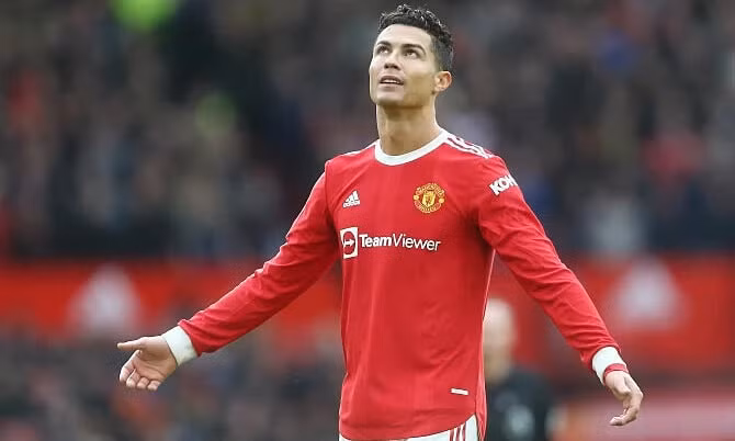 ronaldo bao tin buon mat con trai vua sinh hinh 1