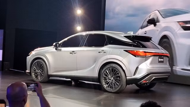 van-hanh-xe-lexus-rx350-2025