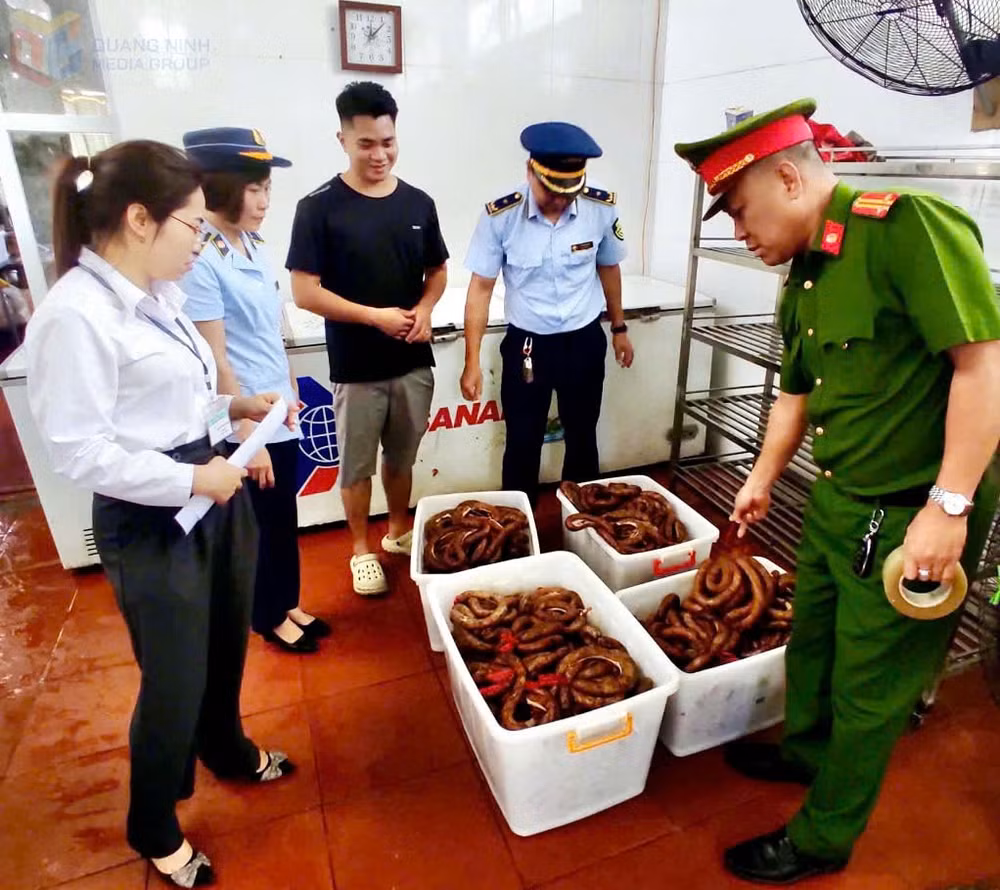 anh-1-quang-ninh-kiem-tra-xu-phat-vi-pham-ve-attp.jpg