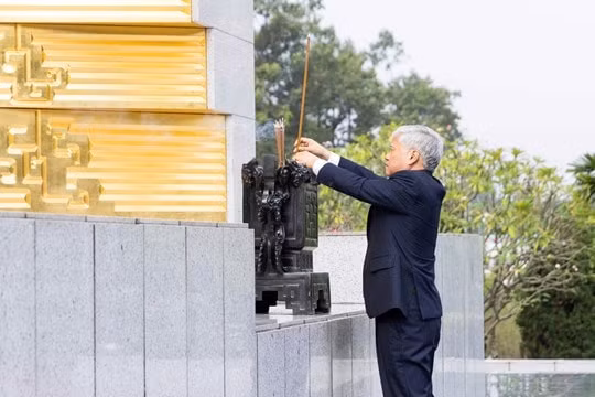 doan dai bieu du dai hoi mttq viet nam lan thu x vao lang vieng chu tich ho chi minh truoc phien khai mac hinh 3