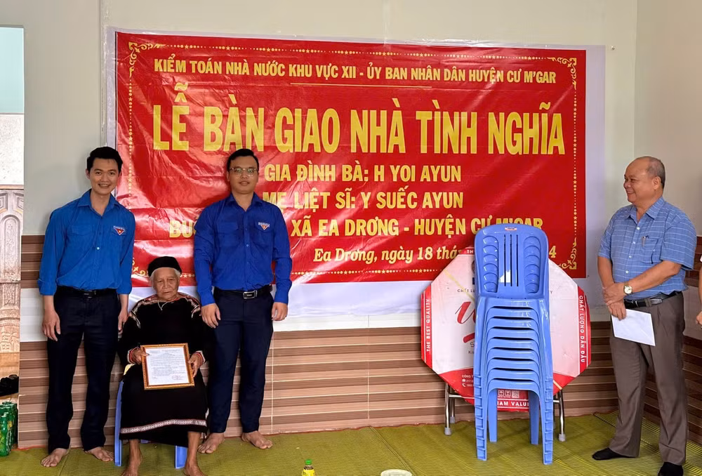 kiem toan nha nuoc khu vuc xii trao nha tinh nghia cho gia dinh than nhan liet si tai dak lak hinh 1