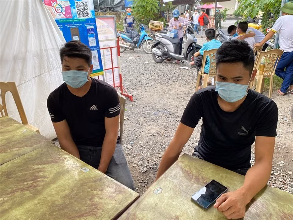 hai phong phat hien nguoi tron duoi ghe xe tai khong khai bao khi vao dia ban thanh pho hinh 1