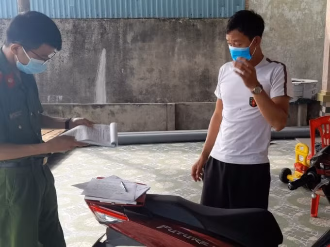 ha tinh tu y ra khoi nha mot truong hop f2 bi phat 75 trieu dong hinh 1
