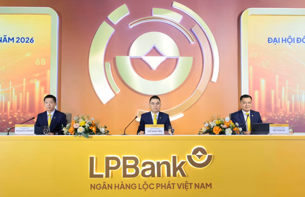 Anh 2 Doan Chu tich LPBank